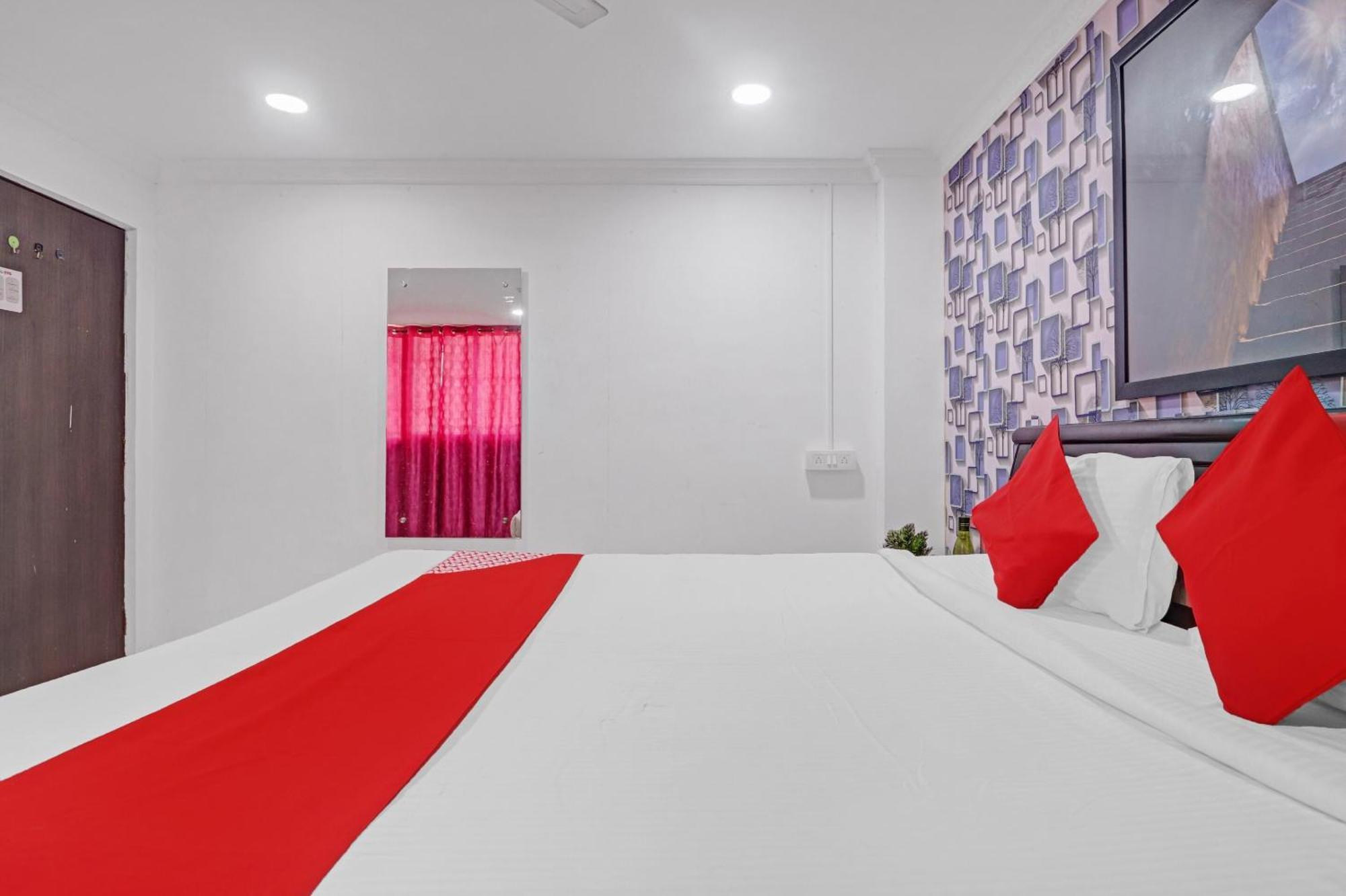 Hotel O New Lakeview Palace 하이데라바드 외부 사진
